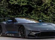 米兰体育入口-哈斯车队险胜梅赛德斯，塞恩斯扛起全队的逆袭之战