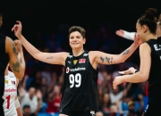 米兰体育app入口-在险境中逆袭，球队展现不屈精神