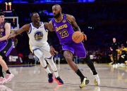 米兰APP下载-勇士险胜湖人，保持不败记录！的简单介绍