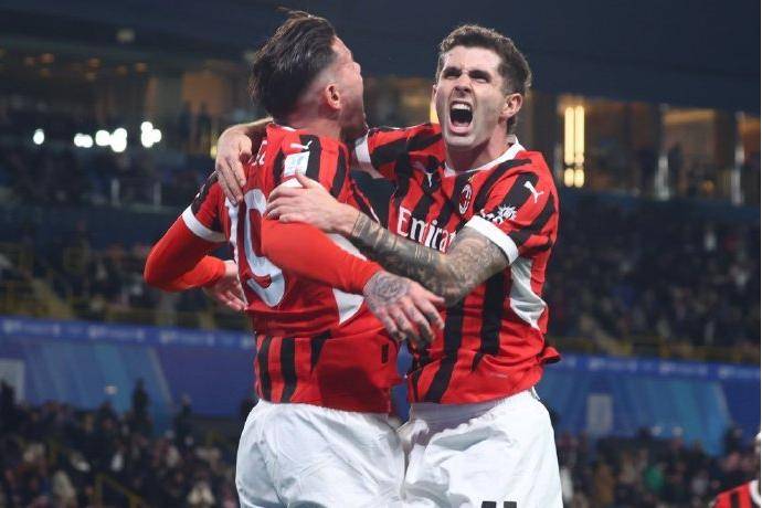 AC米兰前锋力求突破，带领球队取胜