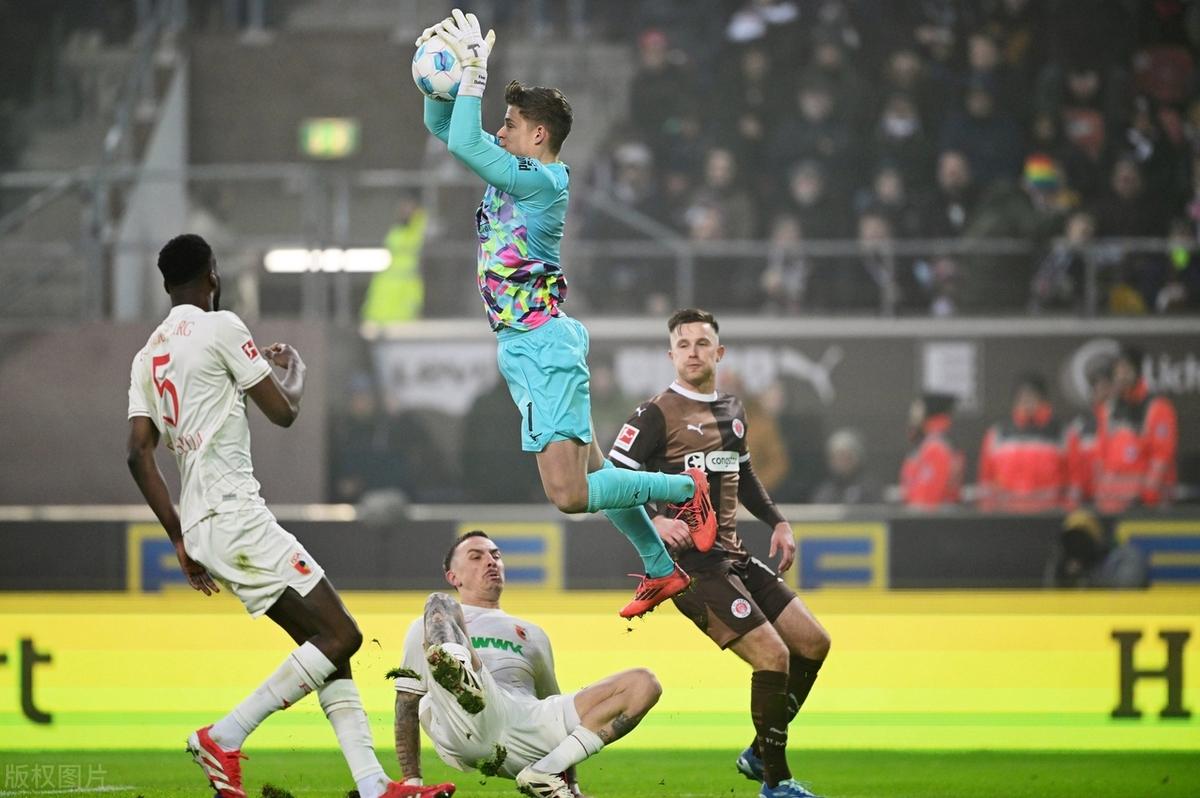 关于斯图加特前锋伤情不妙，球队锋线压力增大的信息