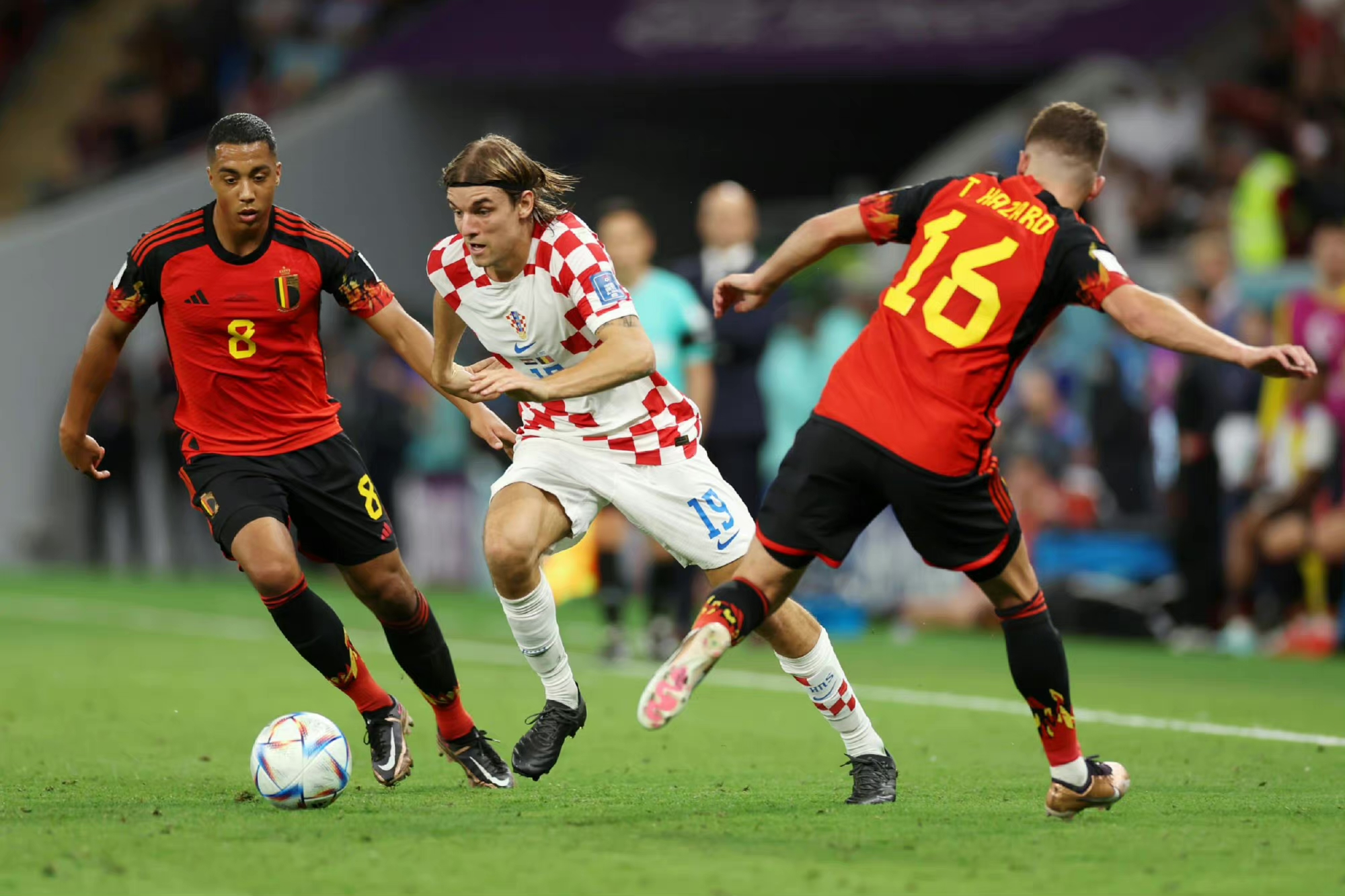 比利时队在比赛中展现出技高一筹，助球队晋级