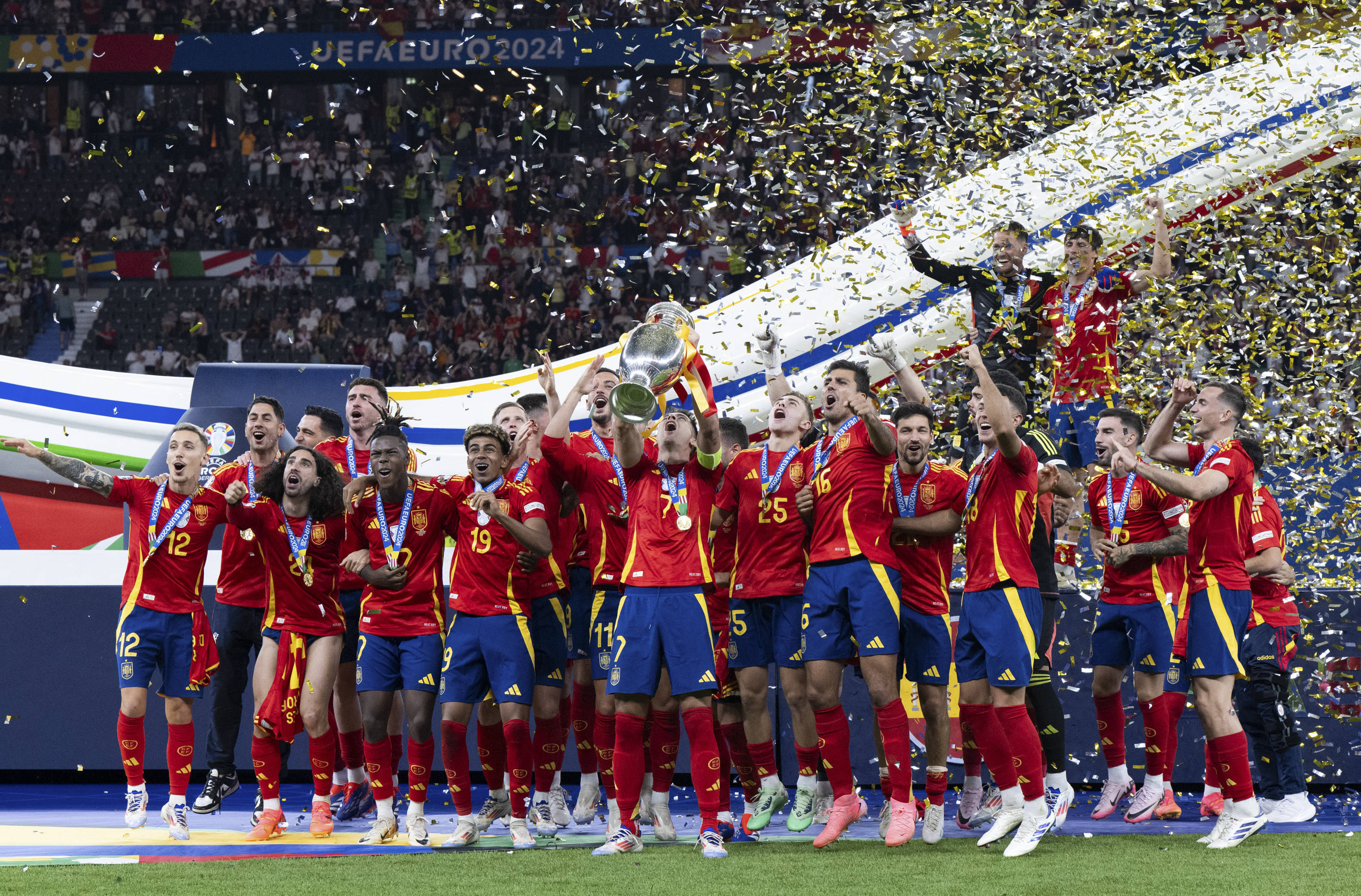 欧国联赛中双方球队实力强劲，对决激烈