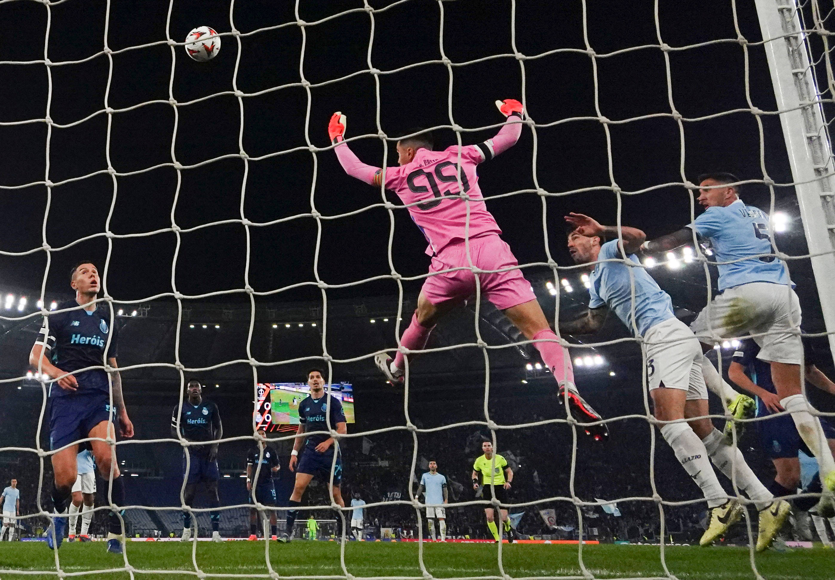 欧洲足球盛事拉开帷幕,球队实力大比拼!的简单介绍 欧洲足球盛事拉开帷幕,球队实力大比拼!的简单介绍