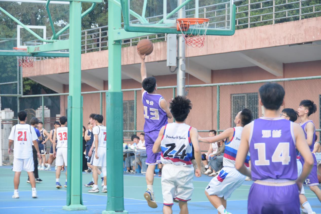 关于球场上球员披荆斩棘，一路晋级决赛的信息