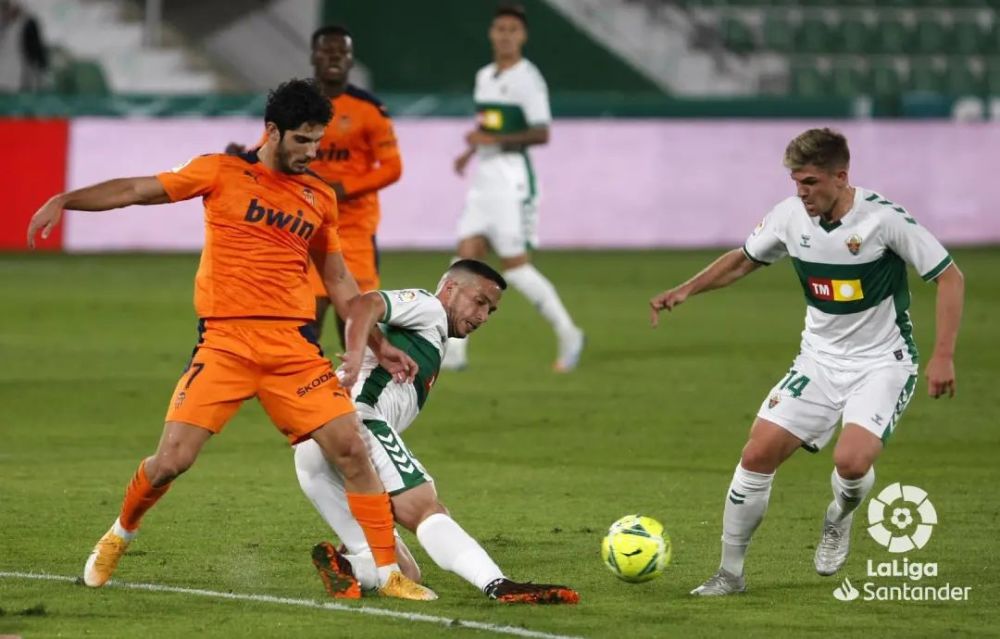 关于格拉纳达客场告捷，继续领跑积分榜的信息