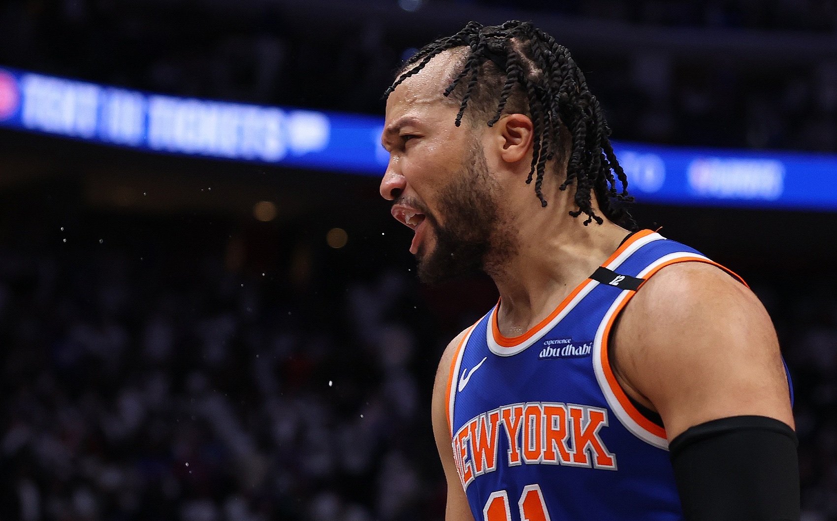 关于主教练寻求阵容变革，助球队止跌反弹的信息