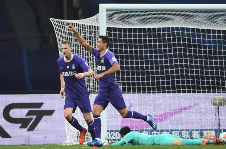 天津泰达对阵大连一方，赛场纷争引人瞩目的简单介绍