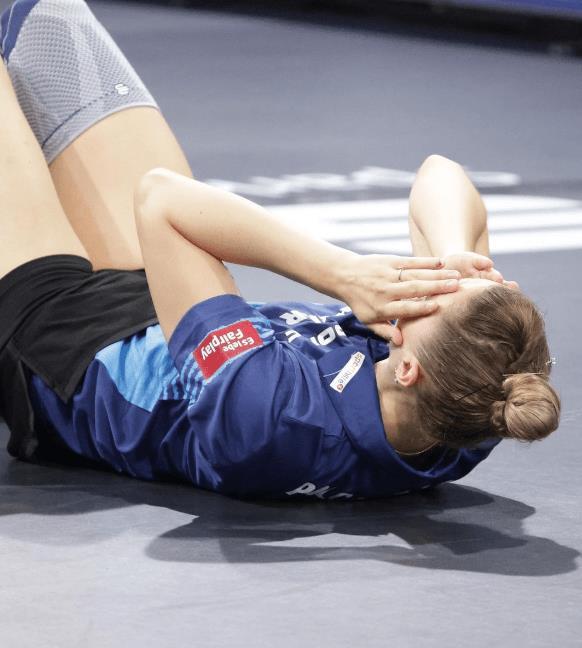 捷克女足逆袭成功，强势晋级八强的简单介绍