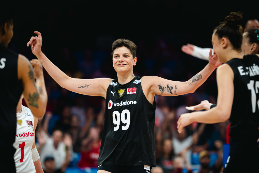 在险境中逆袭，球队展现不屈精神