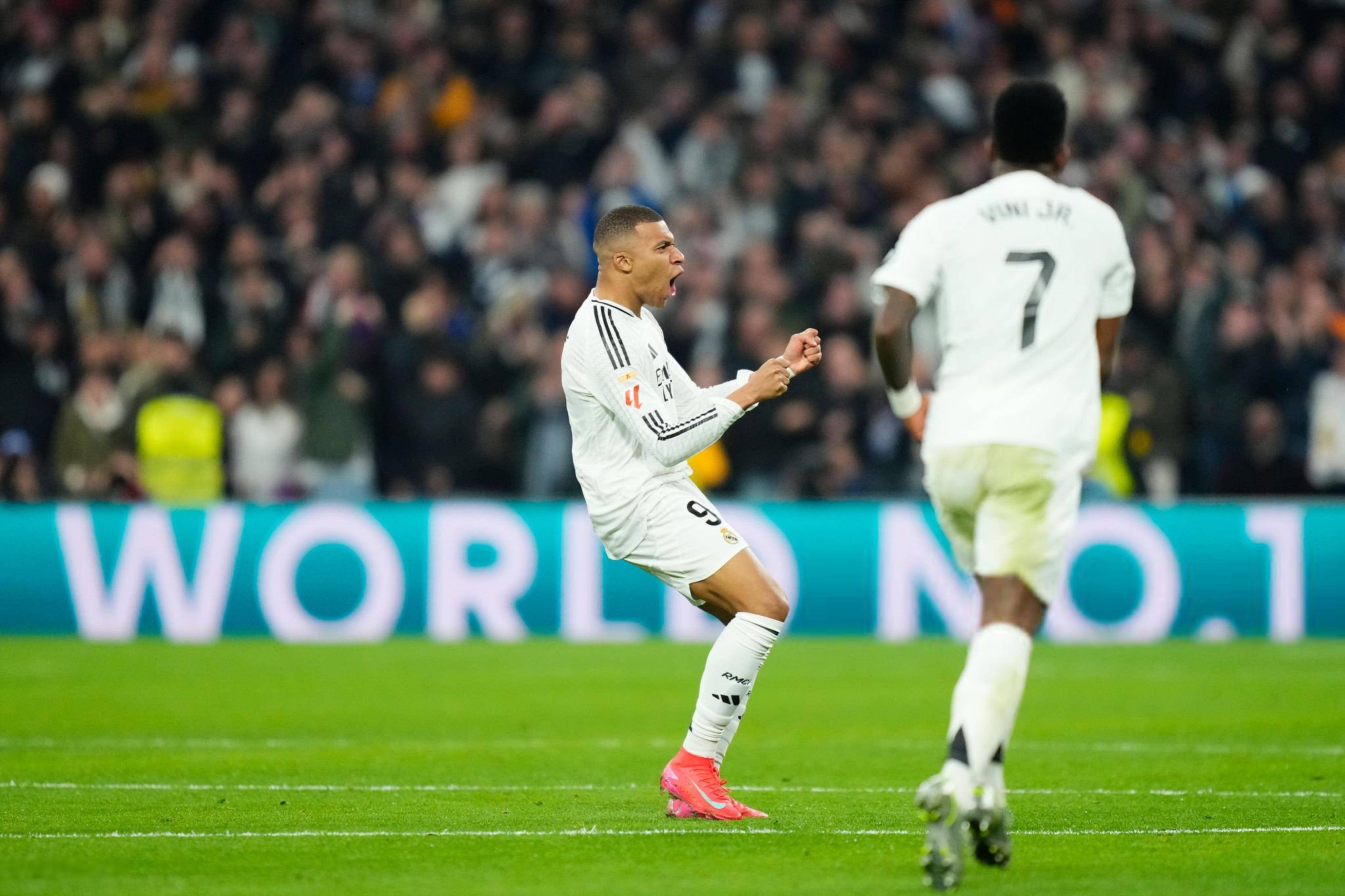 包含皇马中场掌控全局，顺利保持领先地位的词条