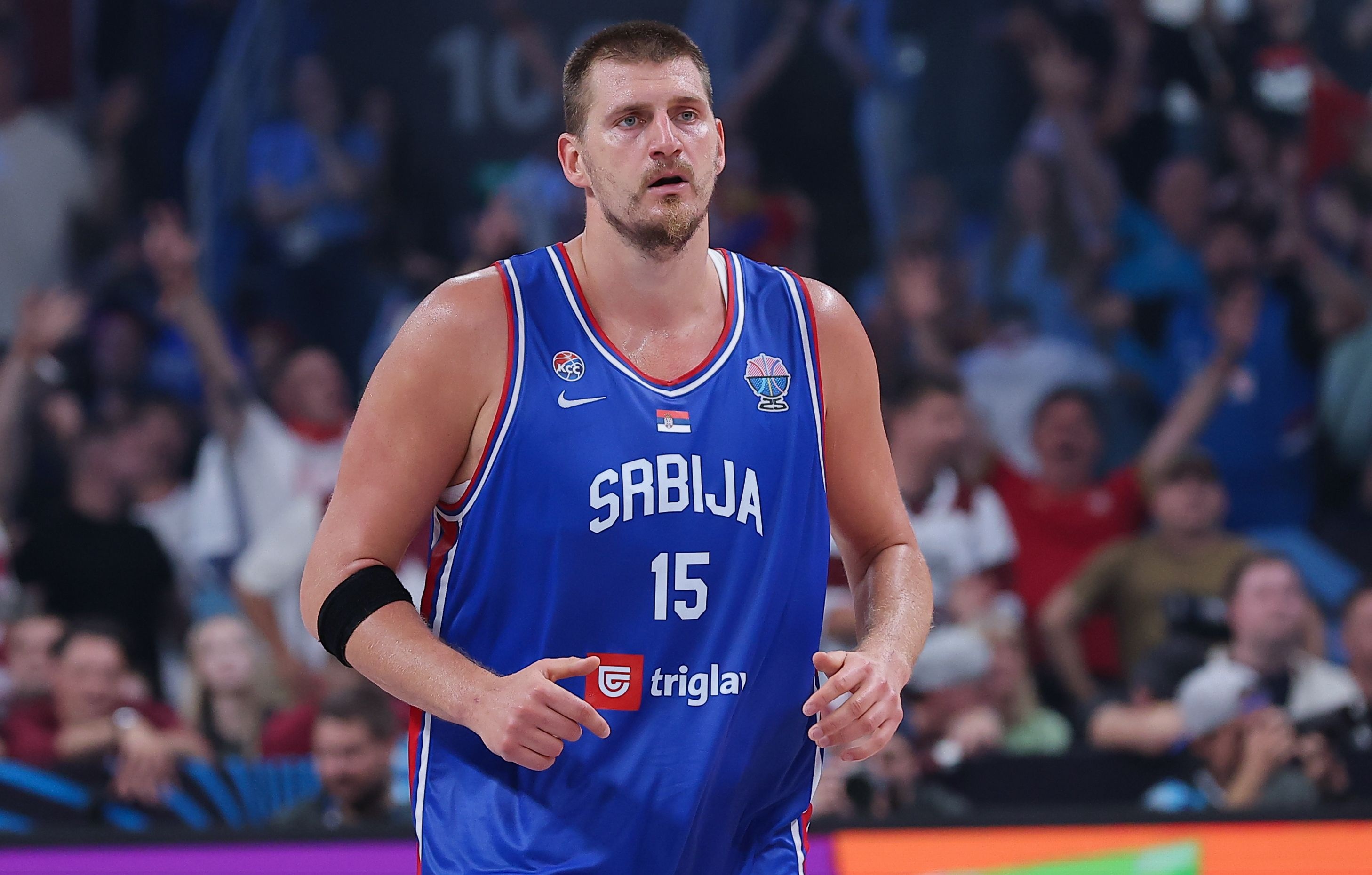 澳大利亚男篮横扫土耳其男篮，伦纳德制霸全场