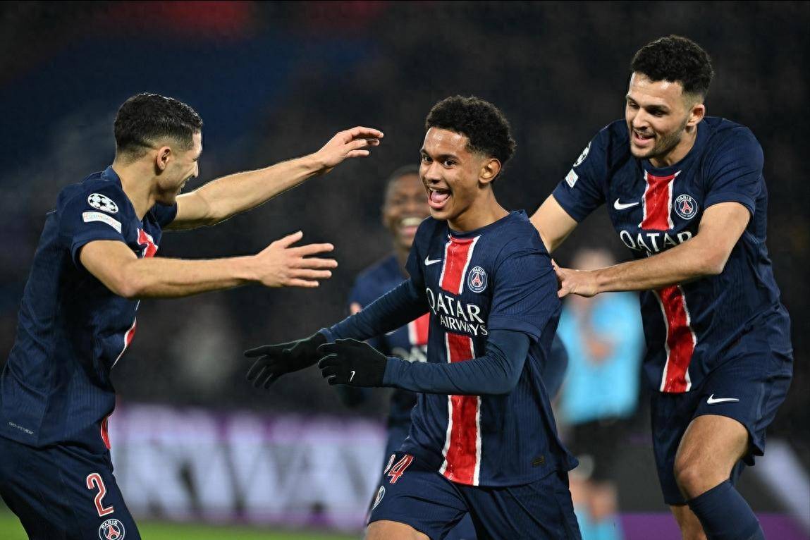 巴黎圣日耳曼以4-2击败里尔，重夺法甲榜首位置