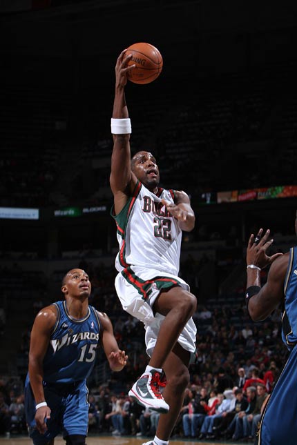 猛龙再胜奇才，保持不败纪录