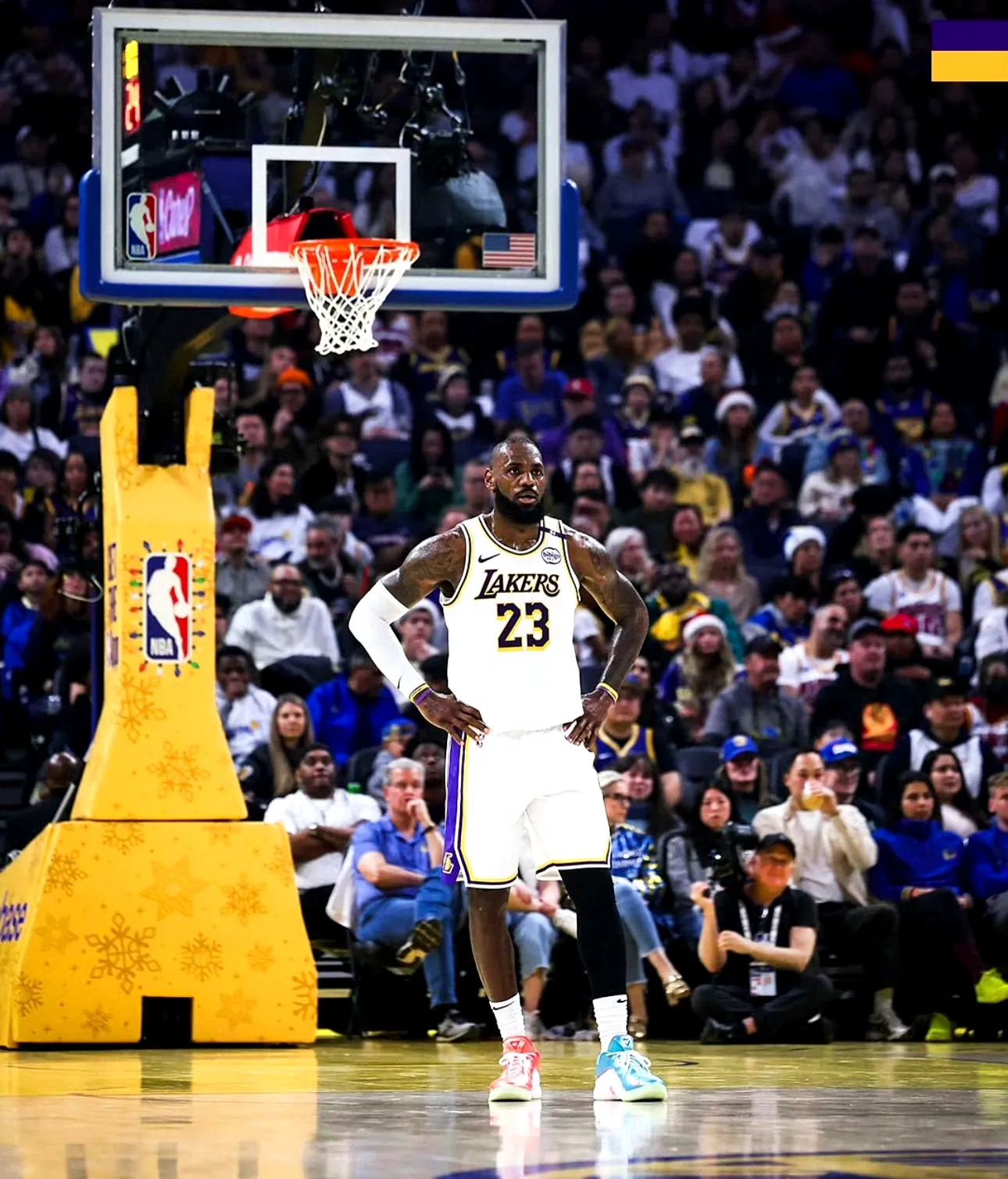 勇士大胜骑士，领跑西部