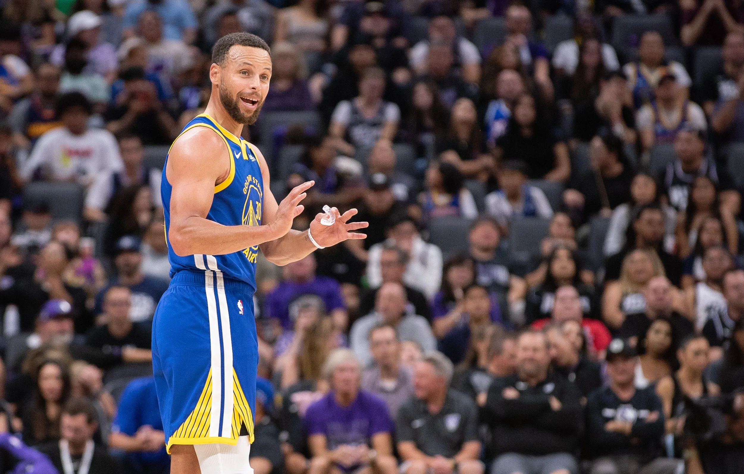 勇士大胜骑士，领跑西部