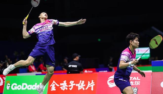 日本队鏖战印度队，黄鸭组合扛起全队